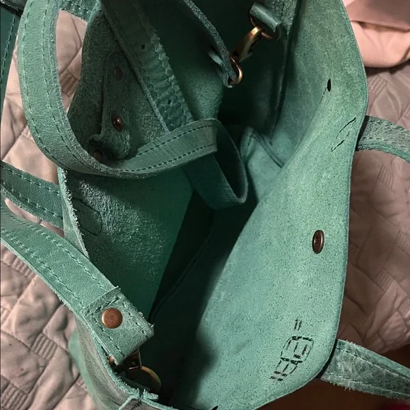 Portland Leather Reef mini snap crossbody - Picture 4 of 5